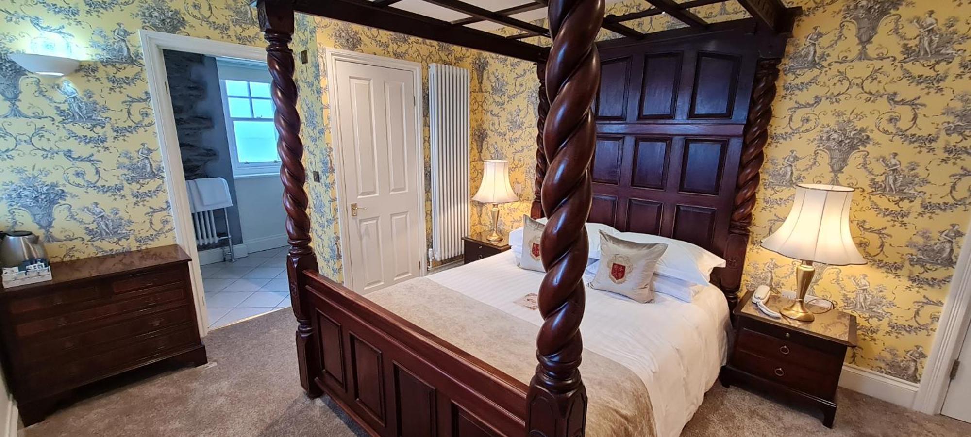 Camelot Castle Hotel 3*