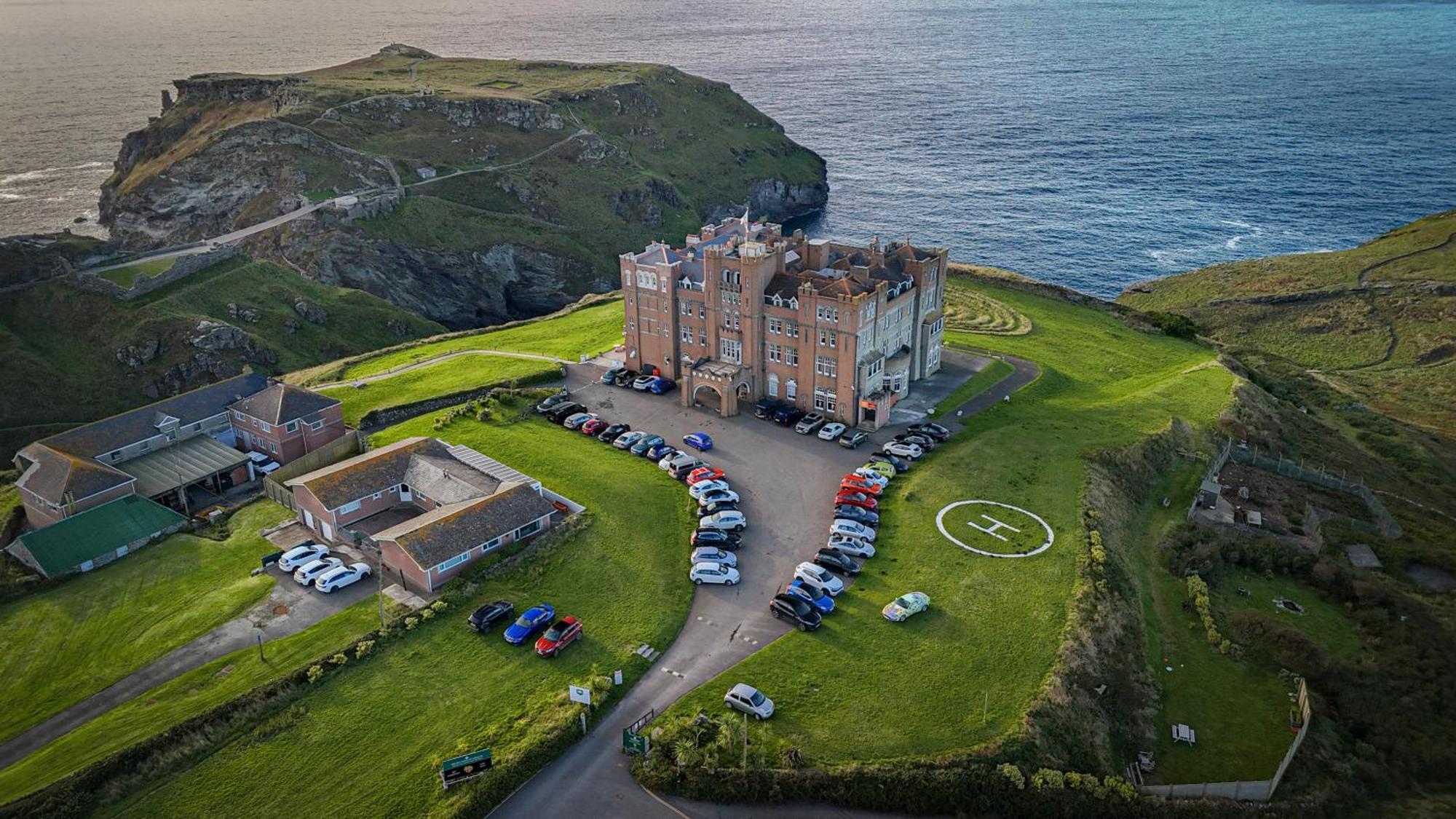 Camelot Castle 3*