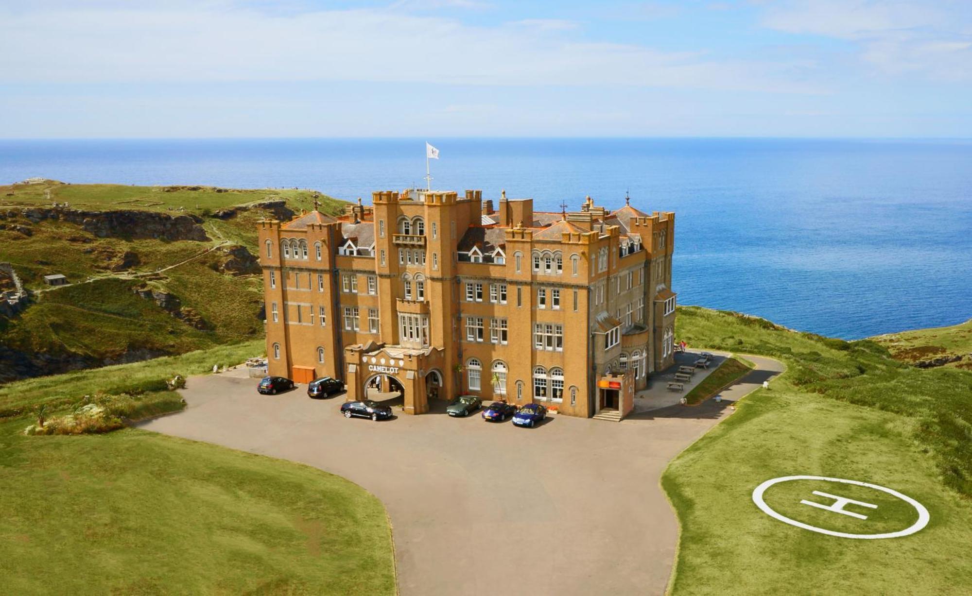 Отель Camelot Castle
