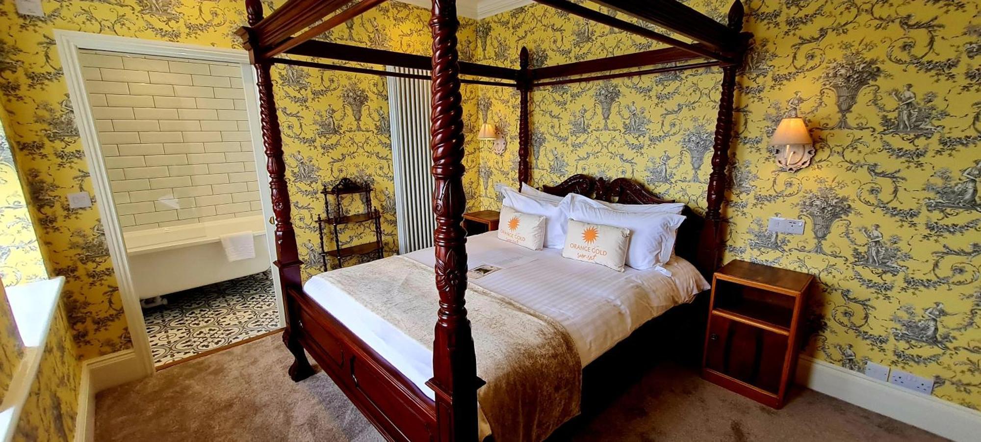Camelot Castle Отель Тинтажель
