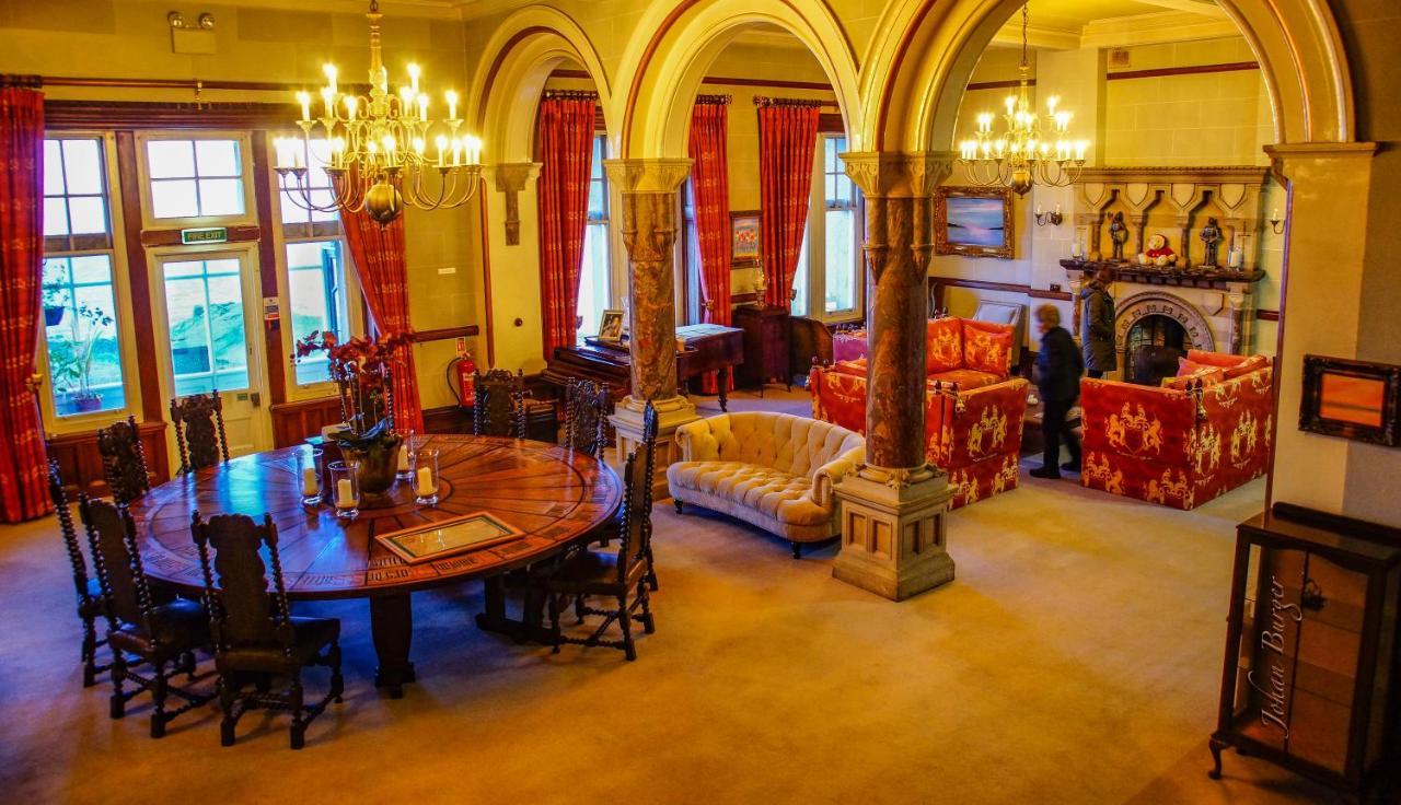 Отель Camelot Castle